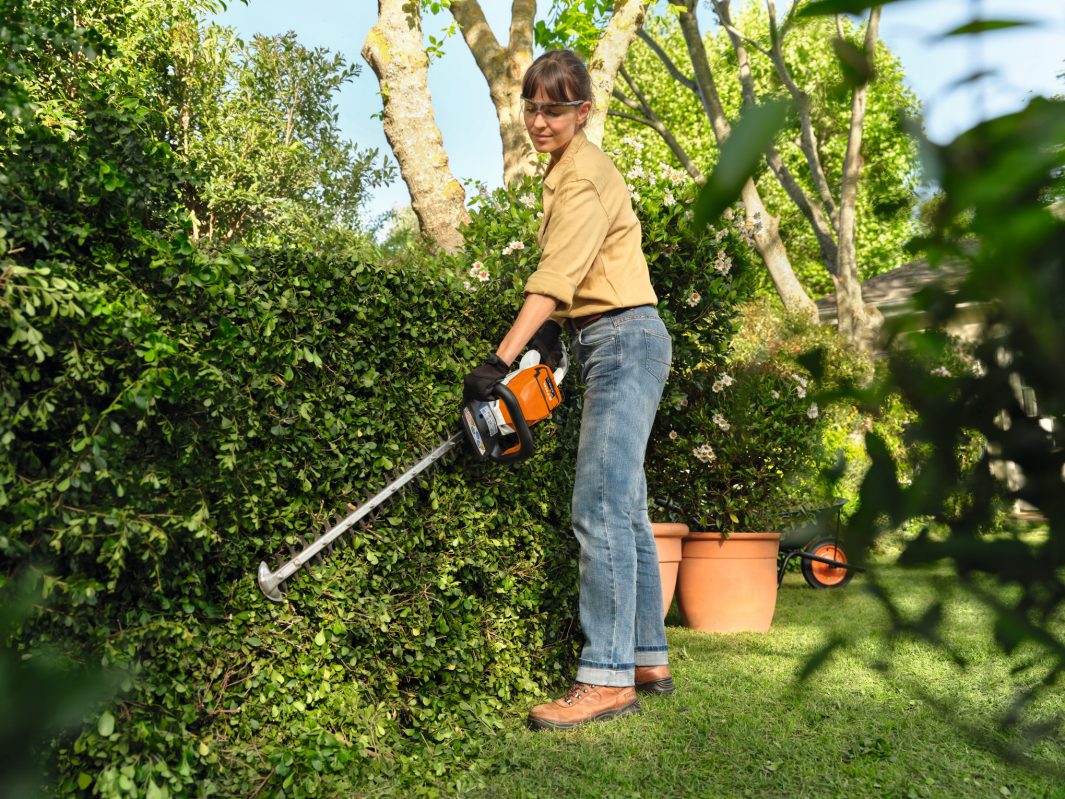 TAILLE-HAIES STIHL A BATTERIE HSA 60 BONHOMME